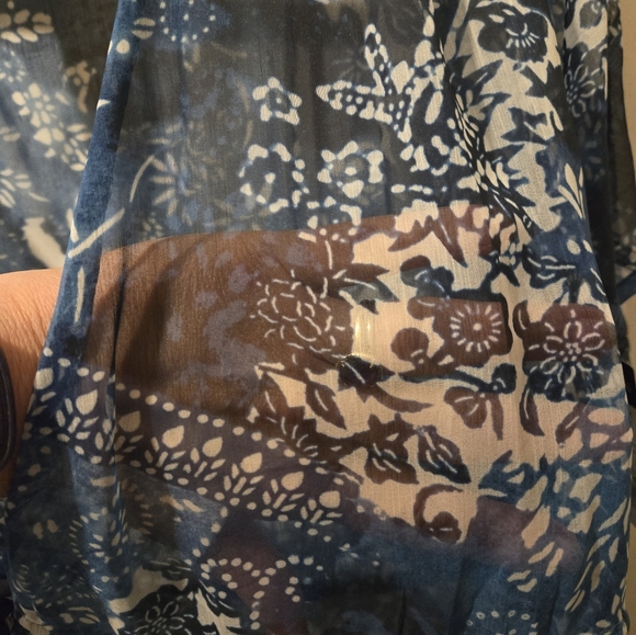 Lauren Ralph Lauren Blue and White Midi Caftan with flutter sleeves - Picture 6 of 11